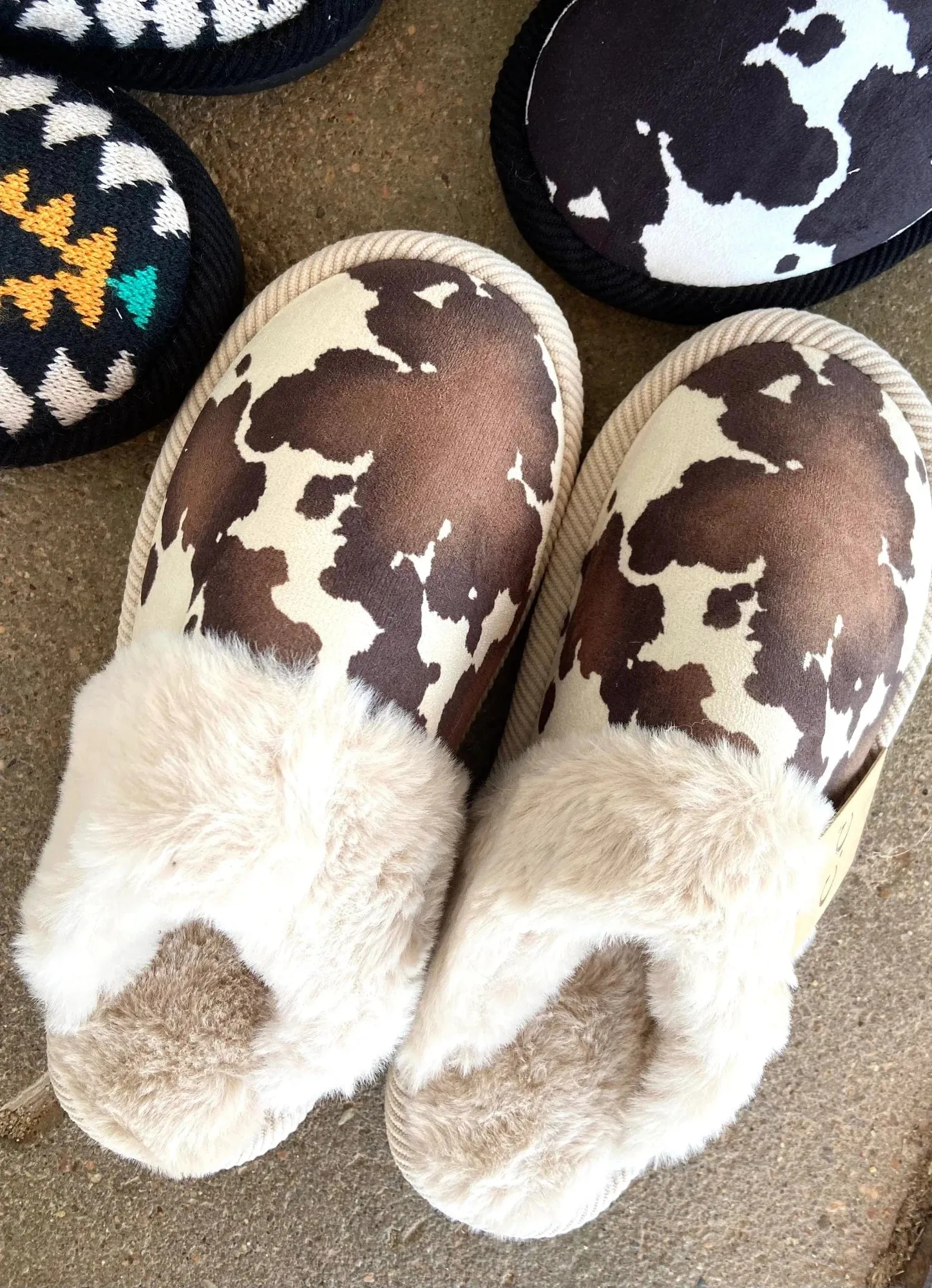 SPE0001 Cow Print Furry Slippers